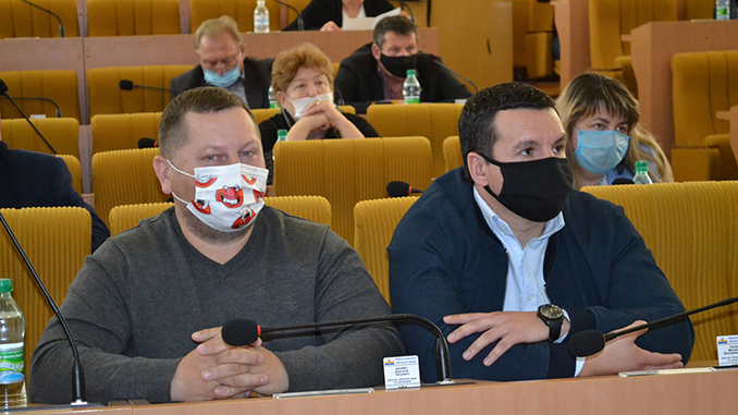 Сессия облсовета, депутат, маска, карантин в Николаеве