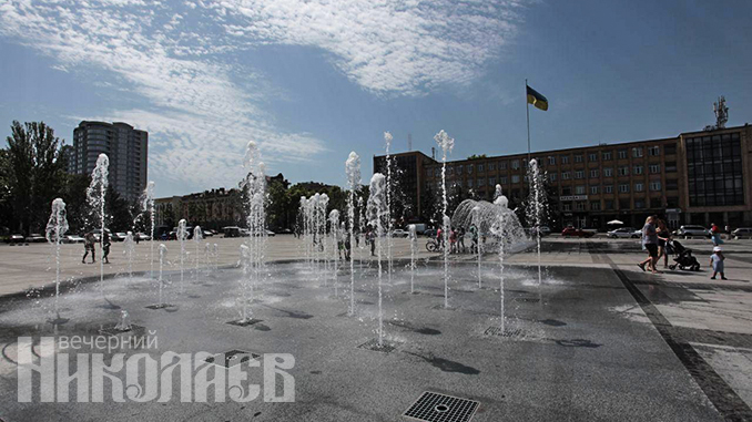 Соборная площадь, Николаев, фонтаны, Серая площадь, лето, погода в Николаеве (с) Фото - Александр Сайковский, ВН
