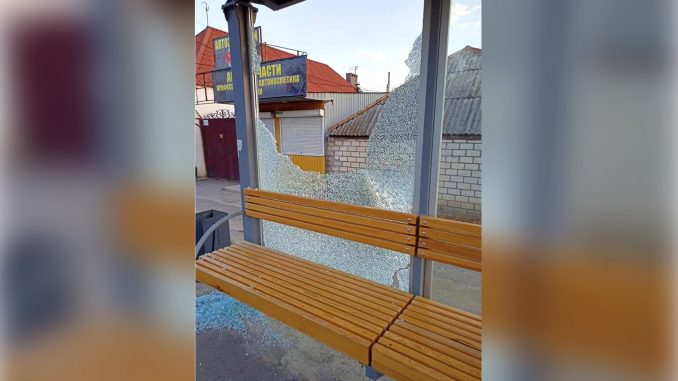 На 10-й Слободской разбили стекло у новой остановки общественного транспорта, новости Николаева, Центральный район