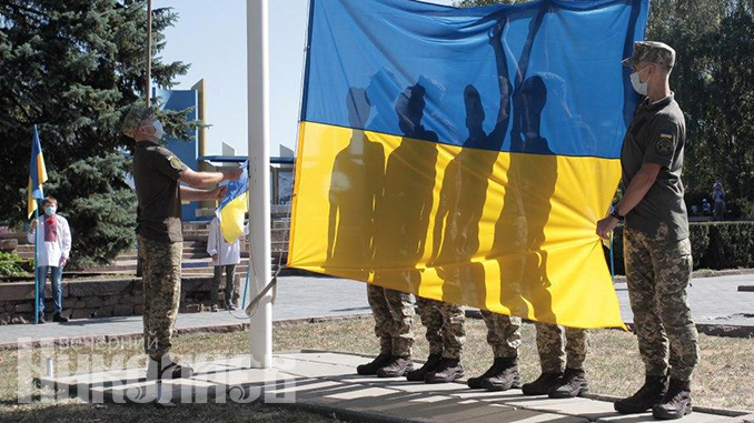 Военные, солдаты, ВСУ, флаг Украины, День независимости Украины, День государственного флага (с) Фото - Александр Сайковский