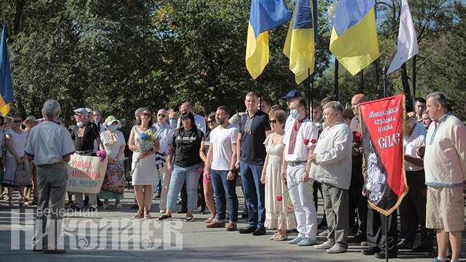 День независимости Украины, памятник Шевченко, Николаев (с) Фото - Александр Сайковский, ВН