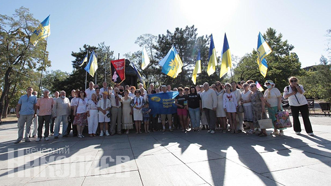 День независимости Украины, памятник Шевченко, Николаев (с) Фото - Александр Сайковский, ВН