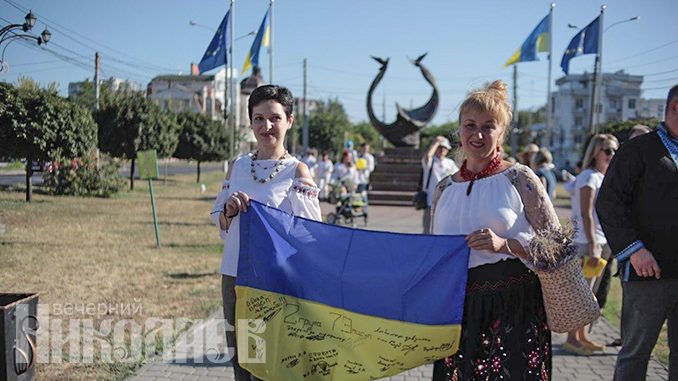Марш вышиванок в Николаеве, День независимости Украины (с) Фото - Александр Сайковский, ВН