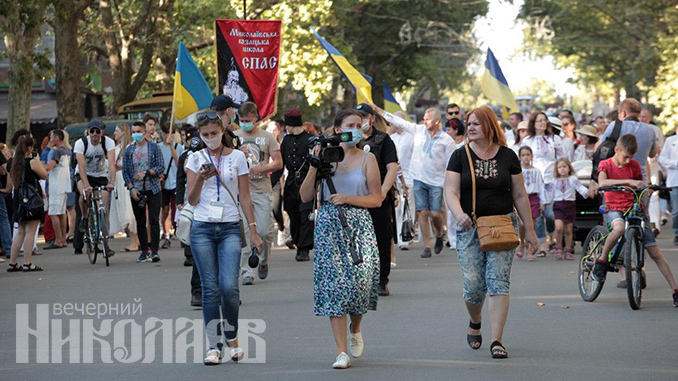 Марш вышиванок в Николаеве, День независимости Украины (с) Фото - Александр Сайковский, ВН