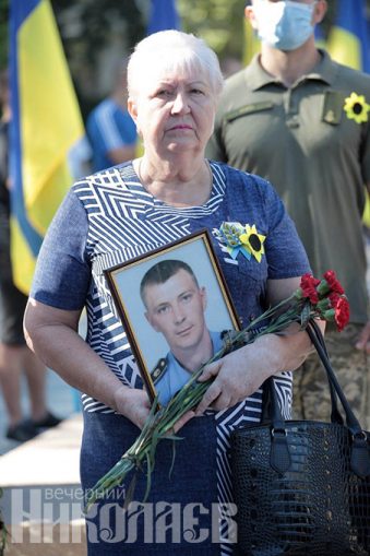 В Николаеве почтили память воинов, погибших на Донбассе (с) Фото - Александр Сайковский, ВН