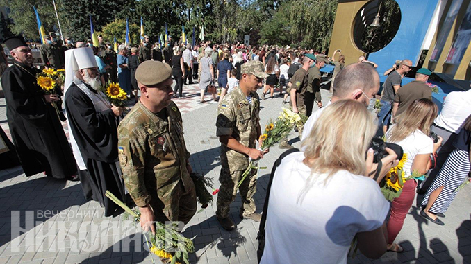 В Николаеве почтили память воинов, погибших на Донбассе (с) Фото - Александр Сайковский, ВН