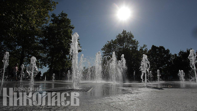 Манганариевский сквер, фонтан в Сердце города, День города, Николаев (с) Фото - Александр Сайковский