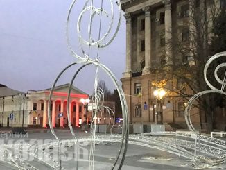 На Соборной площади начали устанавливать новогодние декорации, Новый год 2021, Николаев
