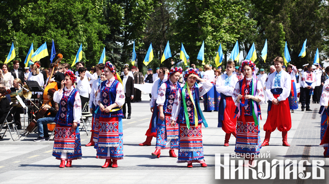 соборная площадь, гимн украины, флешмоб, николаевщина, независимость, фото александра сайковского