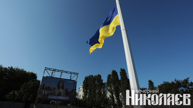 государственный флаг украины, день флага, флагшток, николаев, фото александра сайковского