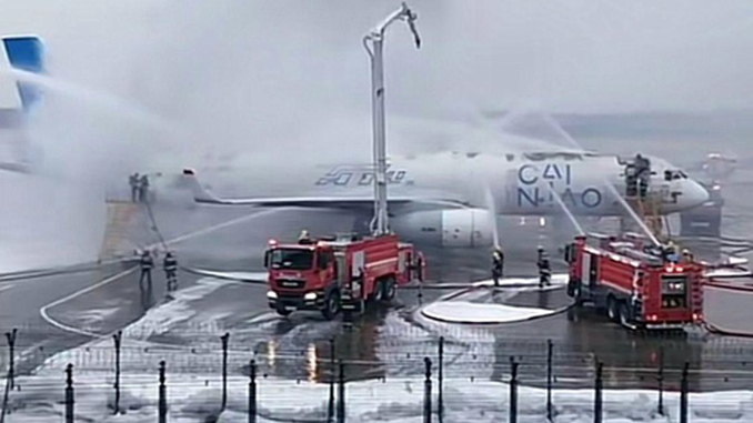 В Китае загорелся российский самолет