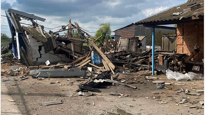Разрушенный дом, обстрел, село, война в Украине, российская агрессия